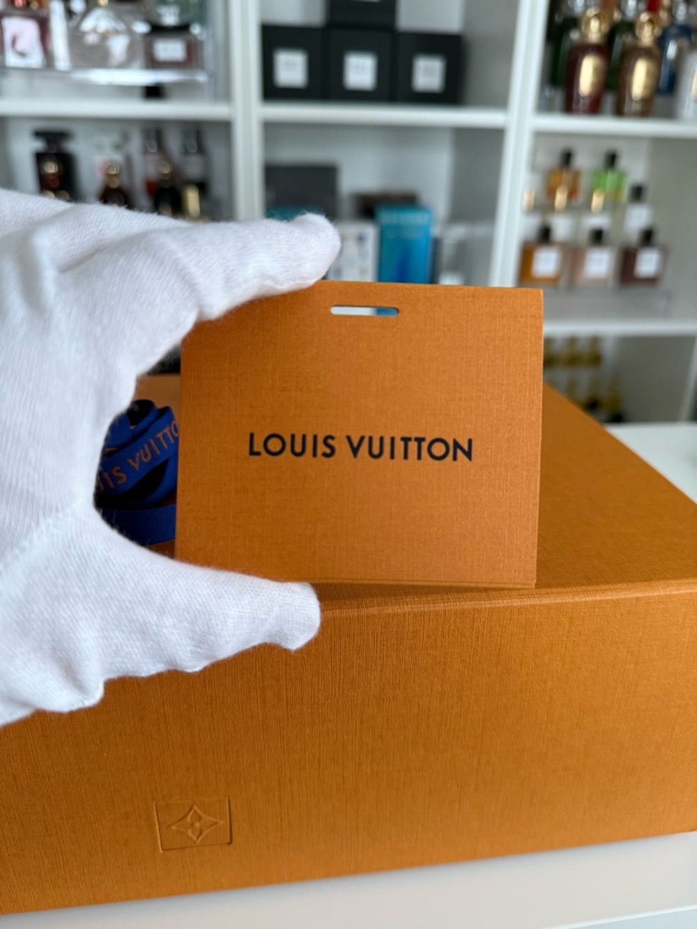 Louis Vuitton Orange Gift Box with matching accessories - Picture 9 of 16